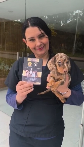 Cliente feliz con su Dachshund 1