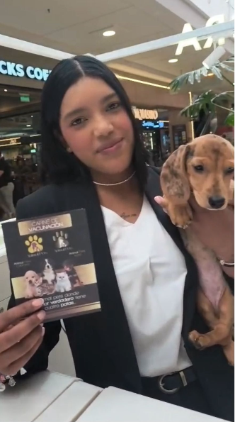 Cliente feliz con su Dachshund 2